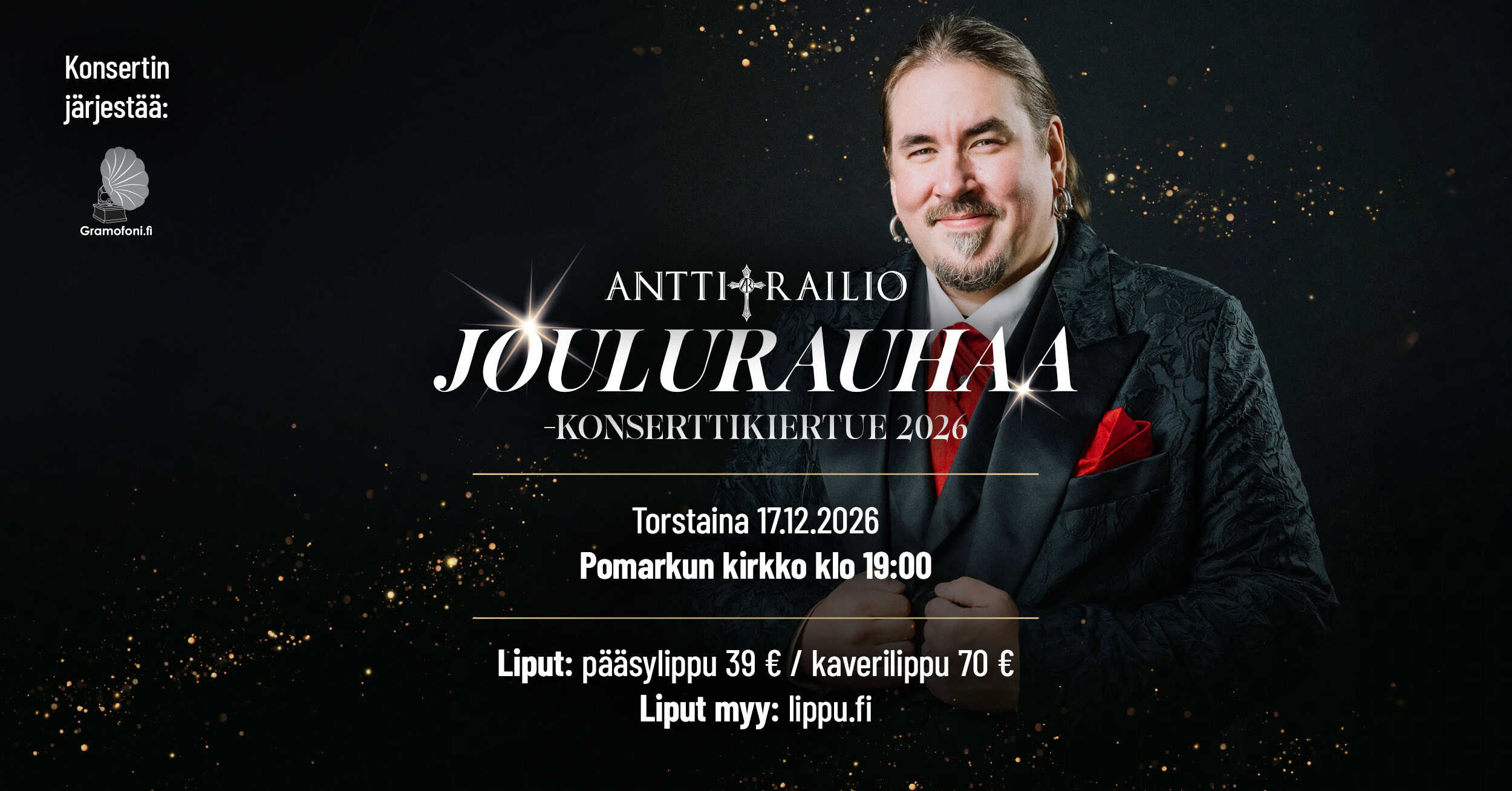 ar joulu2026 fb event kansi 2500x1308 pomarkku - Antti Railio - Joulurauhaa-konsertti - Pomarkun kunta "Kuvassa laulaja Antti Railio hymyilee kohti kameraa ja hänen ympärillään sädehtii pieniä kultaisia joulutähtiä. Keskellä kuvaa lukee konsertin nimi: Antti Railio, Joulurauhaa -konserttikiertue 2026."